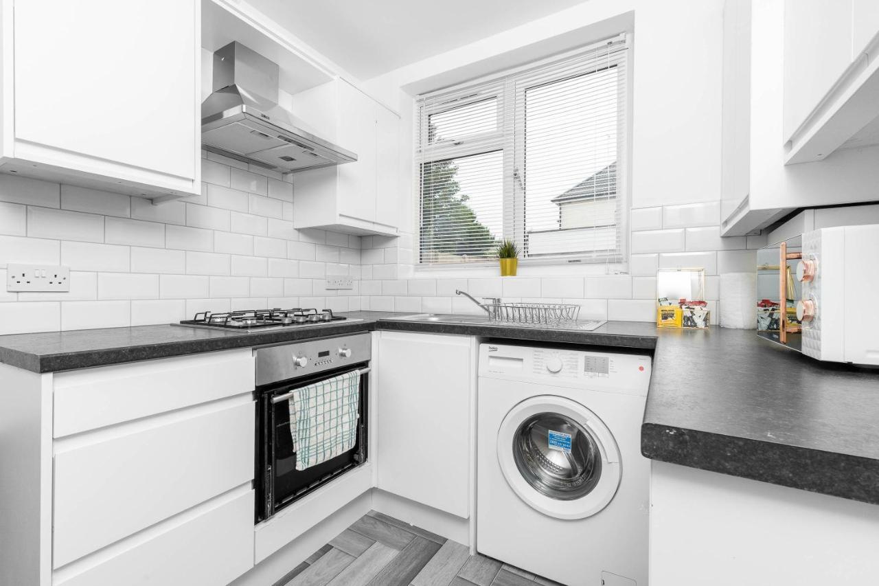 5 Bedroom House - 10 Guests - Multiple Off Street Parking - Garden - Smart Tv - Wifi - Contractors - Families - Groups Birmingham Eksteriør bilde