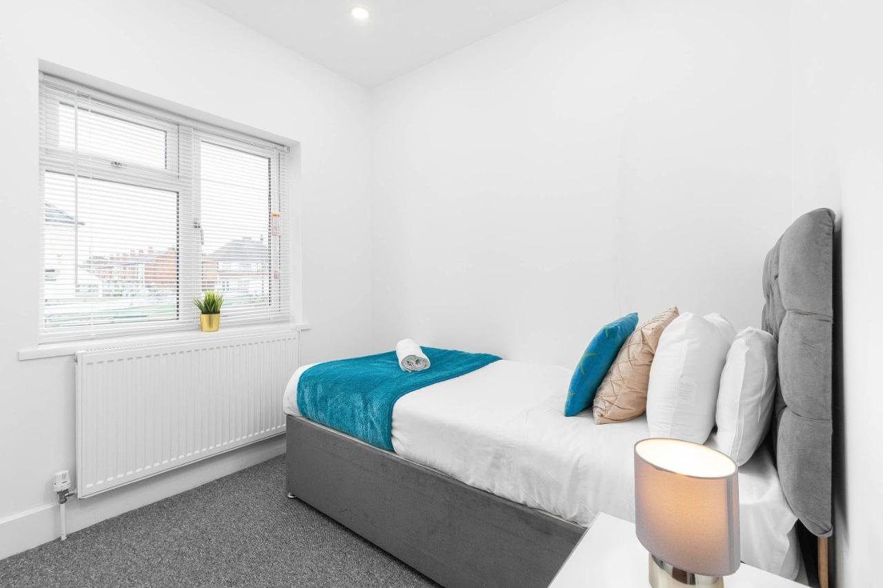 5 Bedroom House - 10 Guests - Multiple Off Street Parking - Garden - Smart Tv - Wifi - Contractors - Families - Groups Birmingham Eksteriør bilde