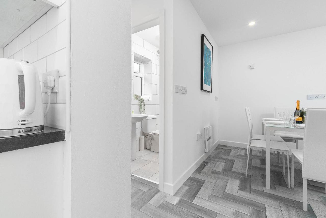 5 Bedroom House - 10 Guests - Multiple Off Street Parking - Garden - Smart Tv - Wifi - Contractors - Families - Groups Birmingham Eksteriør bilde