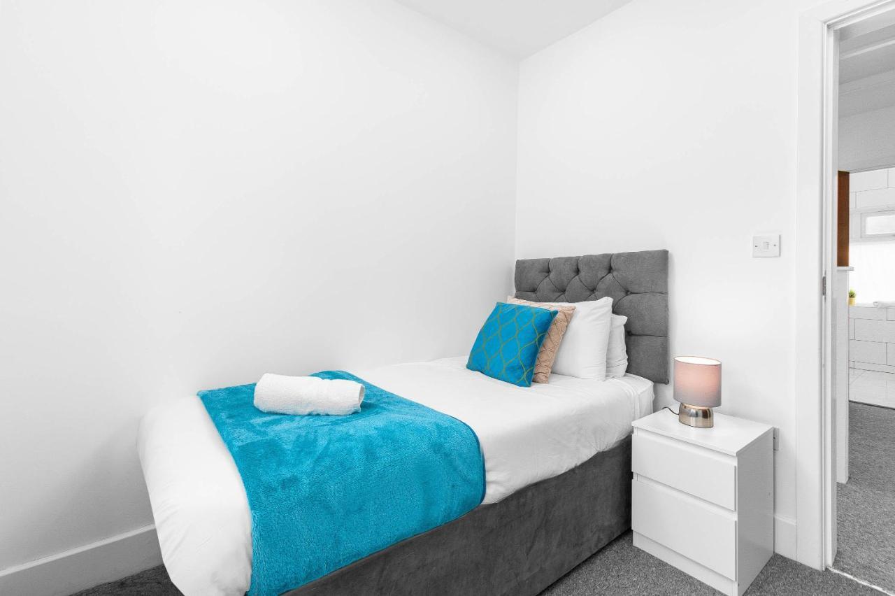 5 Bedroom House - 10 Guests - Multiple Off Street Parking - Garden - Smart Tv - Wifi - Contractors - Families - Groups Birmingham Eksteriør bilde